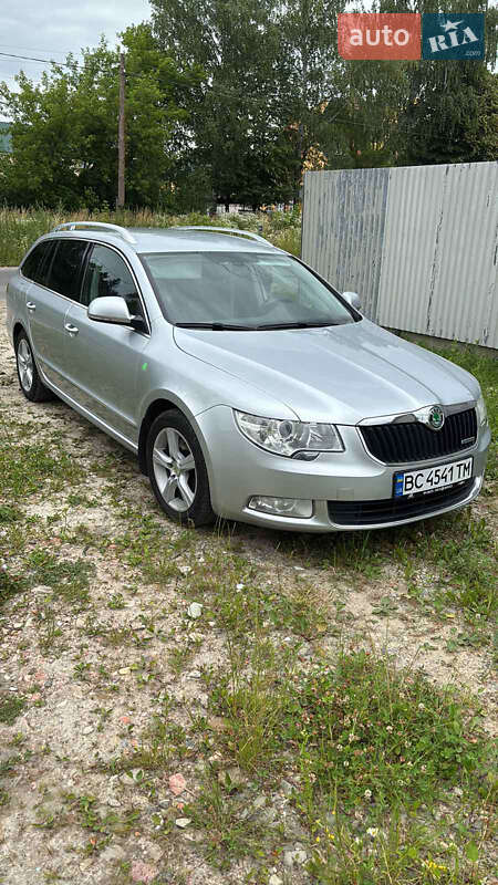 Универсал Skoda Superb 2012 в Дрогобыче