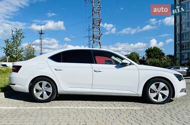 Лифтбек Skoda Superb 2016 в 
