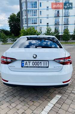 Лифтбек Skoda Superb 2016 в 