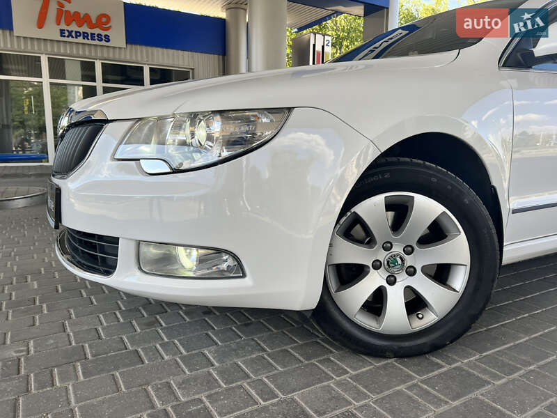 Универсал Skoda Superb 2012 в Николаеве