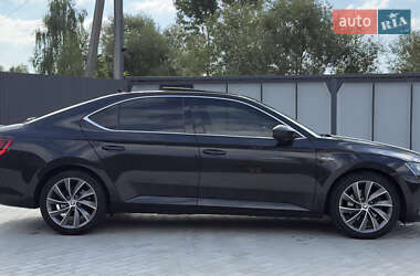 Лифтбек Skoda Superb 2017 в 
