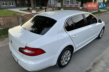 Лифтбек Skoda Superb 2012 в 