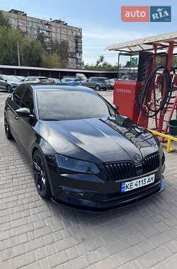 Лифтбек Skoda Superb 2016 в 