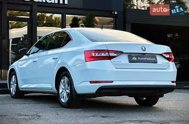 Лифтбек Skoda Superb 2019 в 