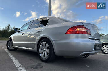 Лифтбек Skoda Superb 2013 в 