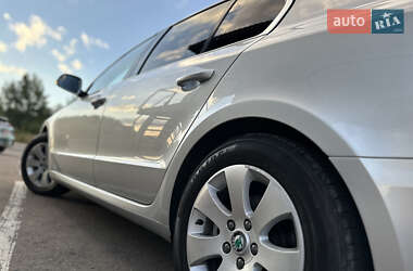 Лифтбек Skoda Superb 2013 в 