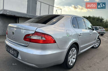 Лифтбек Skoda Superb 2013 в 