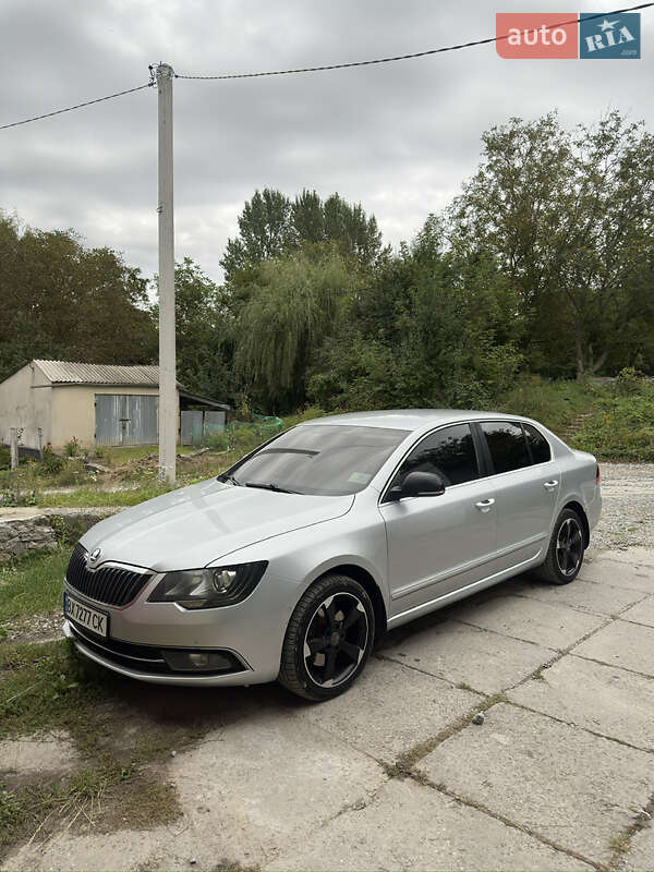 Лифтбек Skoda Superb 2013 в 