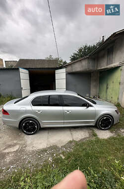 Лифтбек Skoda Superb 2013 в 