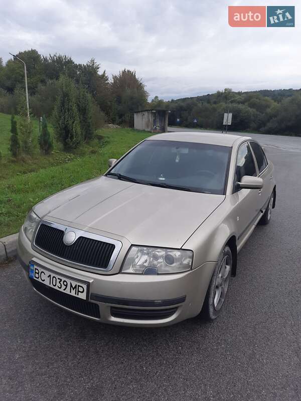 Лифтбек Skoda Superb 2004 в 