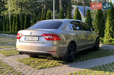 Лифтбек Skoda Superb 2013 в 