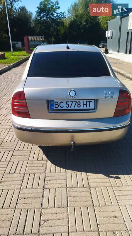 Лифтбек Skoda Superb 2004 в Жидачове