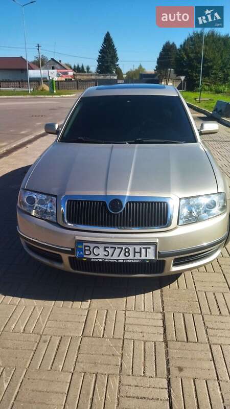 Лифтбек Skoda Superb 2004 в Жидачове