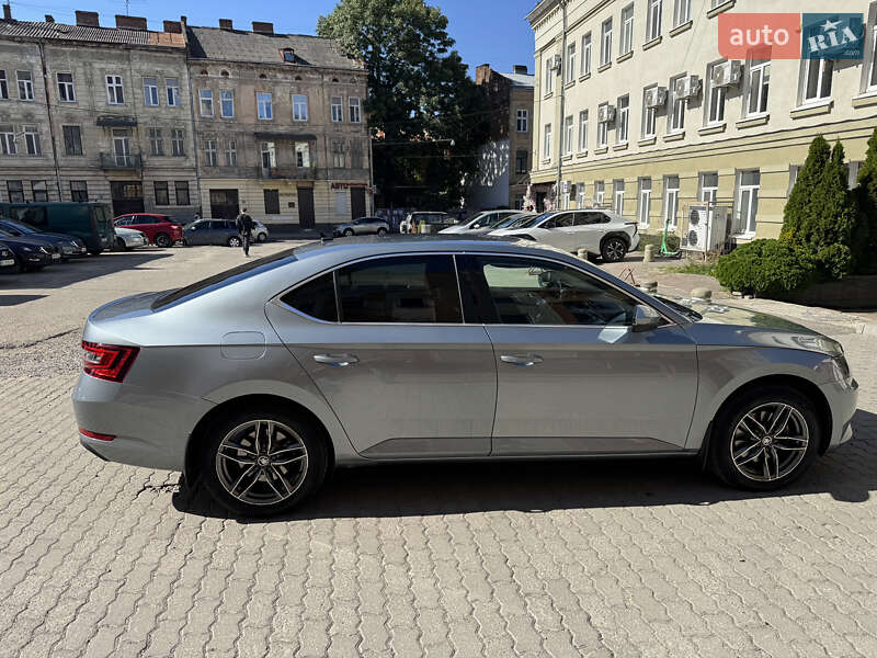 Лифтбек Skoda Superb 2018 в Львове