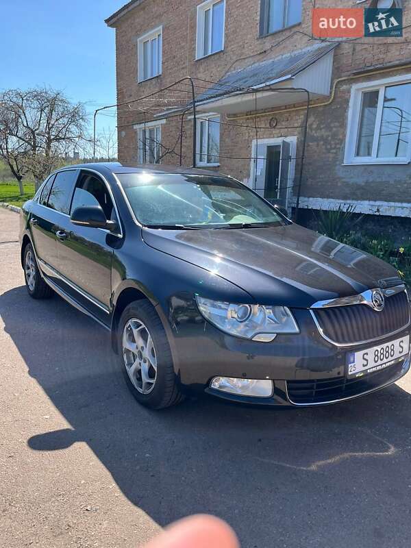 Лифтбек Skoda Superb 2012 в 