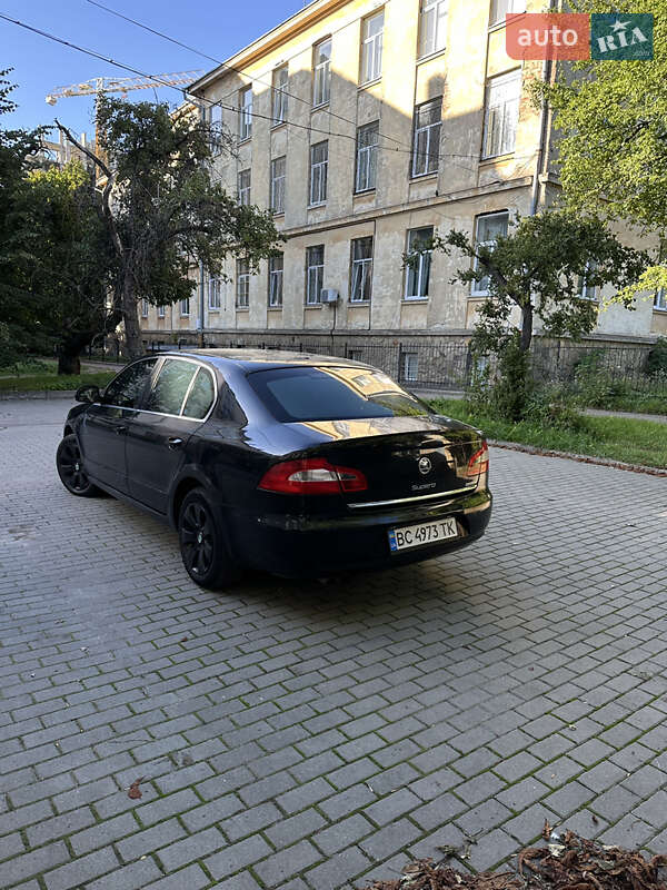 Лифтбек Skoda Superb 2012 в Львове