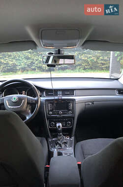 Лифтбек Skoda Superb 2012 в 