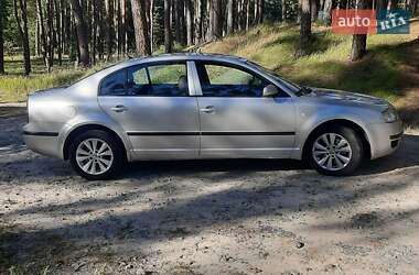 Лифтбек Skoda Superb 2003 в 