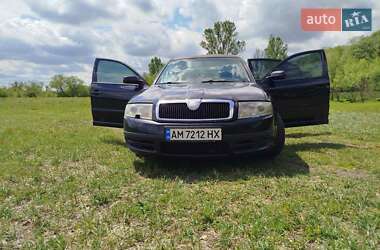 Лифтбек Skoda Superb 2004 в 
