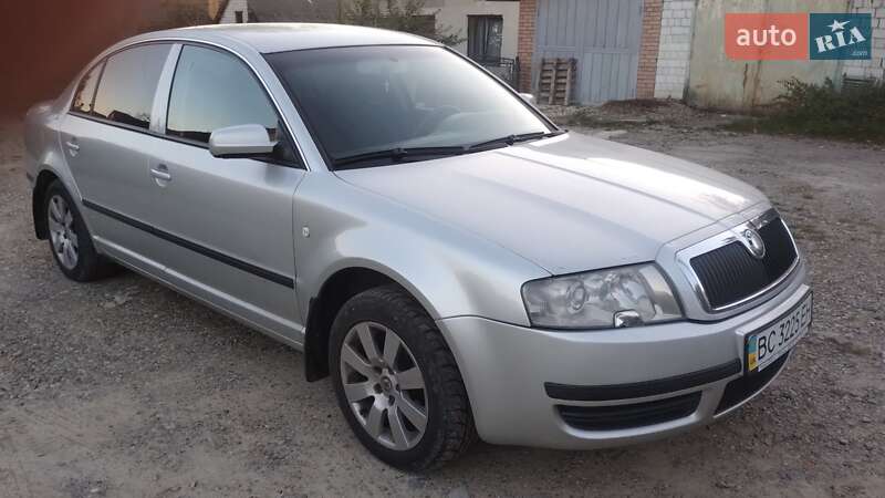 Лифтбек Skoda Superb 2002 в Львове