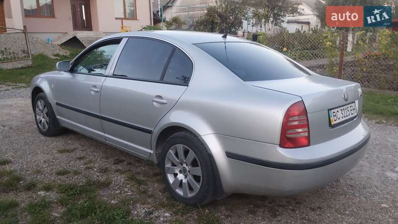 Лифтбек Skoda Superb 2002 в Львове