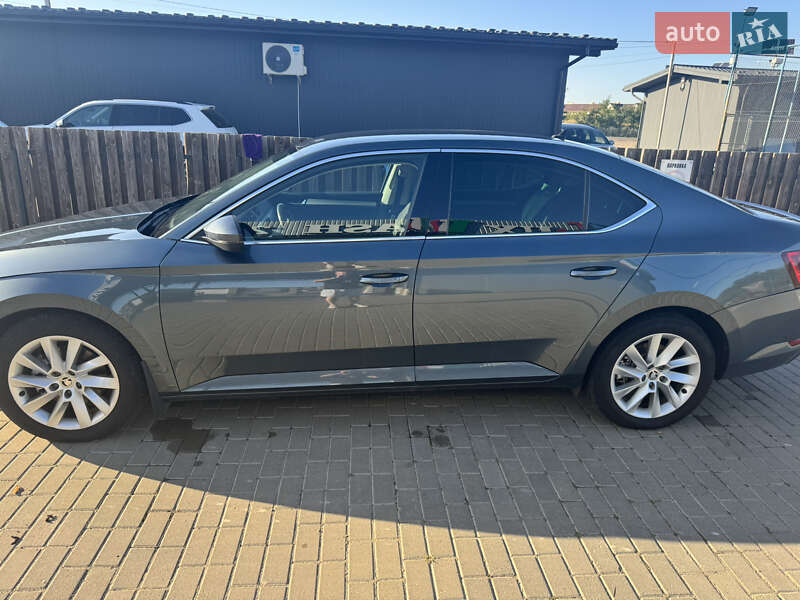 Лифтбек Skoda Superb 2018 в Львове