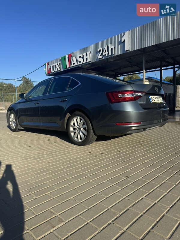 Лифтбек Skoda Superb 2018 в Львове