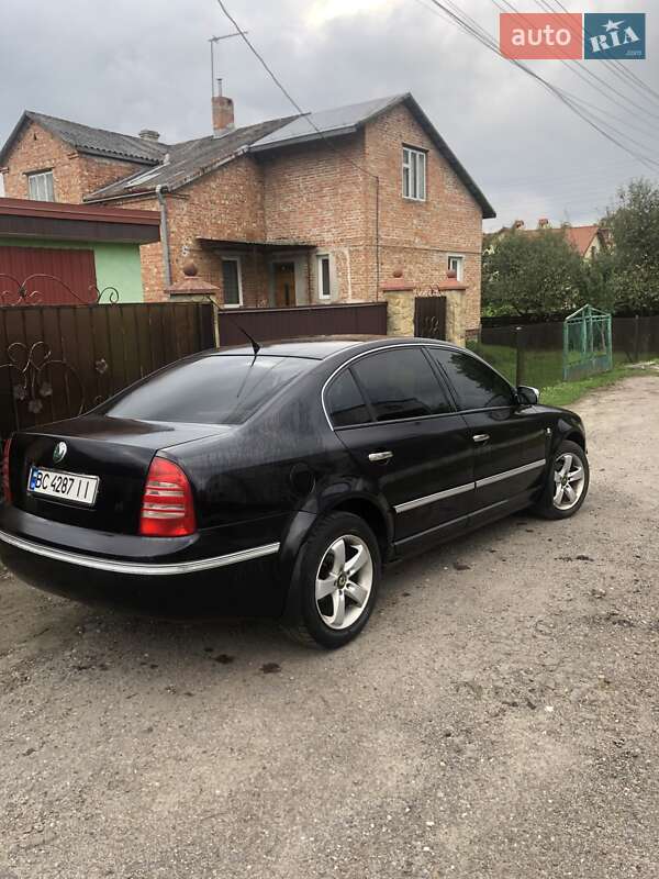 Лифтбек Skoda Superb 2005 в Лапаевке