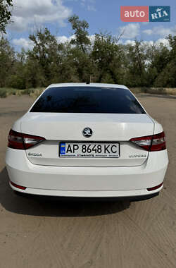 Лифтбек Skoda Superb 2015 в 