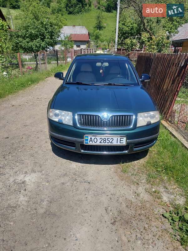 Лифтбек Skoda Superb 2006 в Межгорье