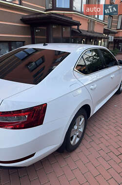 Лифтбек Skoda Superb 2018 в 