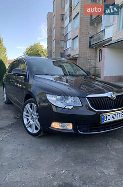 Універсал Skoda Superb 2011 в Збаражі