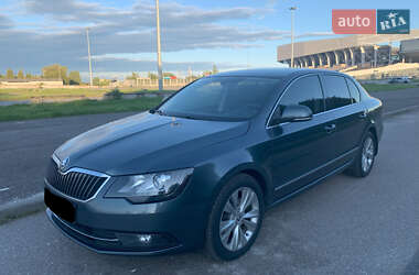 Ліфтбек Skoda Superb 2014 в Львові