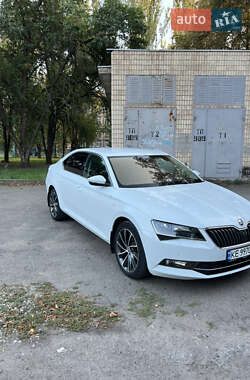Лифтбек Skoda Superb 2016 в 