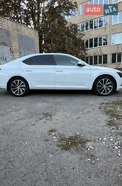 Лифтбек Skoda Superb 2016 в 