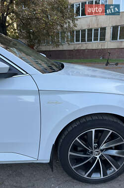 Лифтбек Skoda Superb 2016 в 
