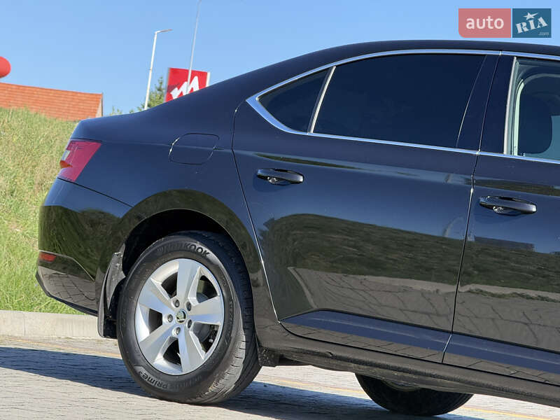 Лифтбек Skoda Superb 2019 в Стрые