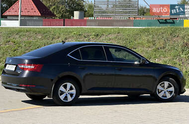 Лифтбек Skoda Superb 2019 в 