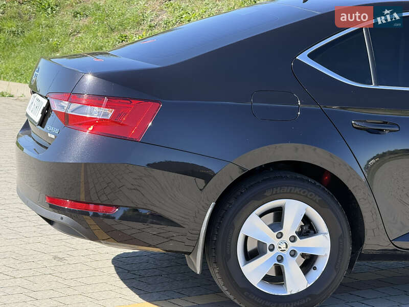 Лифтбек Skoda Superb 2019 в Стрые