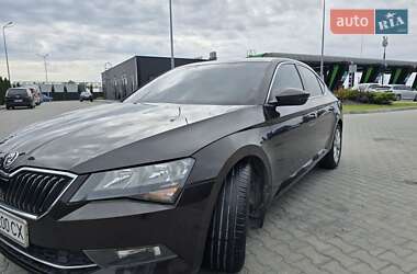 Лифтбек Skoda Superb 2016 в 