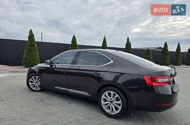 Лифтбек Skoda Superb 2016 в 