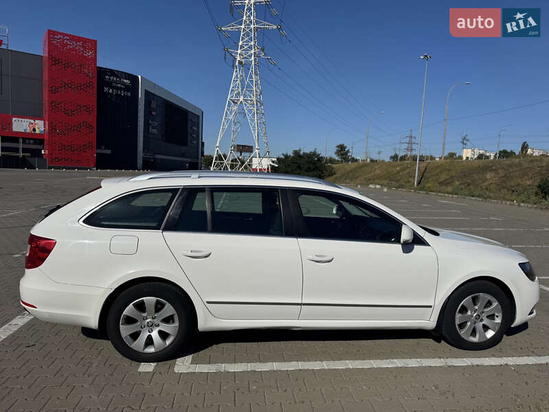 Универсал Skoda Superb 2014 в Киеве