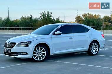 Лифтбек Skoda Superb 2015 в 