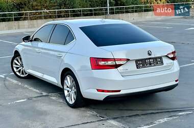 Лифтбек Skoda Superb 2015 в 