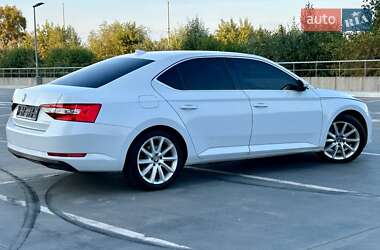 Лифтбек Skoda Superb 2015 в 