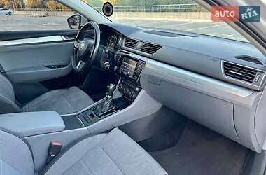 Лифтбек Skoda Superb 2015 в 