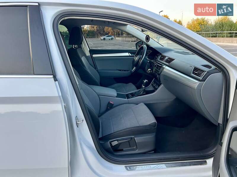 Лифтбек Skoda Superb 2015 в Киеве фото 35 Лифтбек Skoda Superb 2015 в Киеве