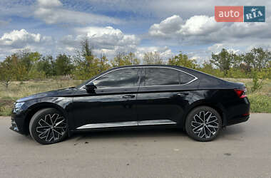 Лифтбек Skoda Superb 2019 в 