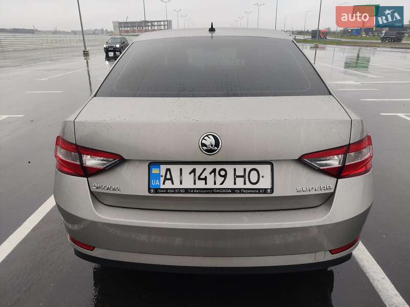 Лифтбек Skoda Superb 2018 в Львове