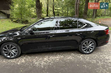 Лифтбек Skoda Superb 2019 в 